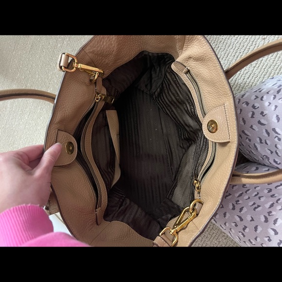 Prada leather tote in camel - Picture 3 of 4